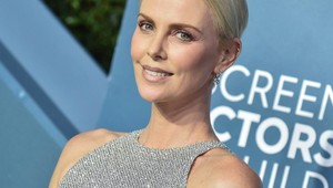 Charlize Theron zaujala outfitom aj účesom: TEN detail vo vlasoch si všimli všetci!