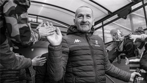 Slovenský hokej oplakáva smrť šampióna. Podľa svedkov sedel na koľajniciach