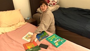 Ukrajinky na Slovensku nazaháľajú. Viaceré z nich čakajú na svoju prvú výplatu