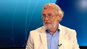 "Dezoláti" sa dostali do bytovky poslanca Benčíka. Dobíjali sa mu do bytu