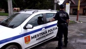 Školáčka skončila v nemocnici. Zbiť ju mali spolužiačky