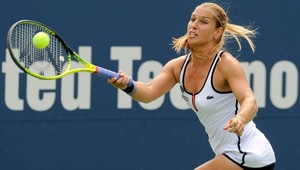 Cibulková bez boja do štvrťfinále, Azarenková nenastúpila