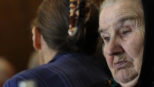 Babičku (74) prepadli dvaja muži, ukradli jej 14 000 eur!