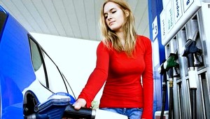 Budúcnosť tankovania? Do Európy prichádza benzín z odpadkov