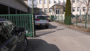 Cez SMS hrozil výbuchom bytovky: Muž pustil plyn, zapálil byt a ušiel