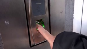 V Pustých Úľanoch sa pýšia modernou školou. Odomknúť ju môže riaditeľ aj z druhej strany zemegule