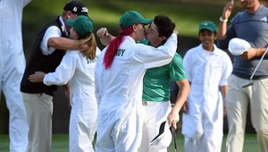 Ružová Wozniacka sa starala McIlroyovi o palice