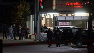 Muž zadržiaval v obchodnom centre v Bruseli 15 ľudí