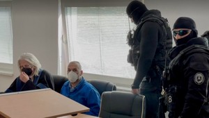 Vraždil a pálil svoje obete na záhrade. Súd mu potvrdil doživotný trest