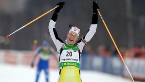 V šprinte 2. kola SP v Hochfilzene triumf Kuzminovej