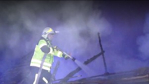 Desiatky hasičov zasahovali pri rozsiahlom požiari. Šľahajúce plamene si všimli až susedia