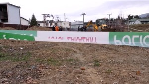 Policajti rozbagrovali podnikateľovi pozemok. Anonym nahlásil, že je tam nelegálny odpad