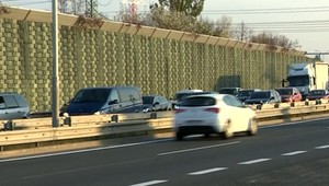 Pondelkové ráno preskúšalo trpezlivosť šoférov. V kolónach stáli viac než hodinu