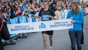 Polmaratón ovládli Maďari, tituly Urbanovi a Fašungovej