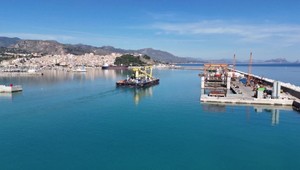 Osudný výlet britského miliardára: Tragédiu chcú objasniť a potopenú jachtu vytiahnuť