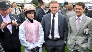 Rooneyho kôň skončil pri súťažnom debute posledný!