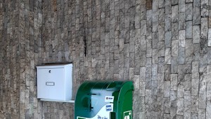 Záchranárova vízia sa stáva realitou. Defibrilátory budú od roku 2025 povinnosťou