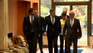 Ekonomika rastie alebo upadá. Politici sa nevedia dohodnúť a bežný človek sa v tom stráca