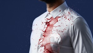 Rozlúčte sa s fľakmi od vína: Dokonalá pánska košeľa je konečne realitou