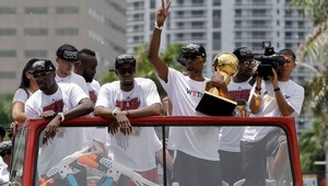 VIDEO. Heat oslavovali titul s fanúšikmi v uliciach Miami