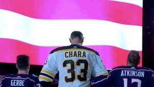 Chára v práci.  Vyzerá, akoby si tam vzal deti