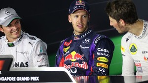 F1: Pole position na VC Singapuru pre Vettela (26)