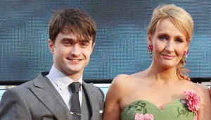 Proti J.K. Rowlingovej sa obrátil takmer celý svet a pridal sa k nemu aj Daniel Radcliffe!