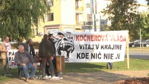 Vláda rozdelila v Sobranciach viac ako 1,4 milióna eur. Vítali ich pokriky a transparenty