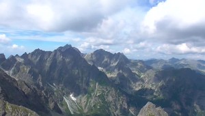 Redaktor TV JOJ Jozef Kubáni v Tatrách porovnal klasické a digitálne mapy. Na ktorú je väčší spoľah?