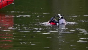 Nehoda člna na rieke si vyžiadala životy troch ľudí. Zasahovali desiatky hasičov a potápačov