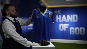 Maradonov dres má nového majiteľa. Vydražili ho za nekresťanské peniaze