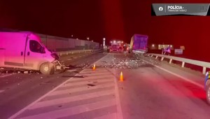 Hrozivá nehoda na cestách. Čelnú zrážku neprežili dvaja ľudia