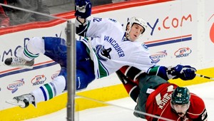 VIDEO: Clutterback trafil rozhodcu päsťou do tváre!