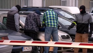 Razia v autoumývarke. Viac, ako autá policajtov zaujímali drogy