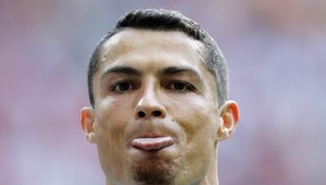 Cristiano Ronaldo opäť pozitívne testovaný, s Messim sa nestretne