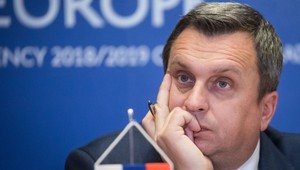 SNS odíde z vlády, ak Slovensko prijme milióny od USA na opravy vojenských letísk, tvrdí Danko