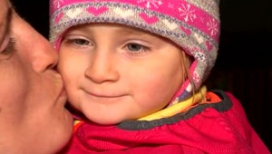 Darované Vianoce: Matka žila s dcérou (2) bez elektriny, vody a záchoda. Bála sa, že príde o dieťa