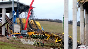 LETECKÉ ZÁBERY. Most spadol, ten čo staval, vlastne nestaval!