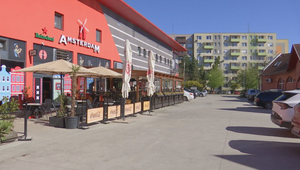 Bitka pred klubom v Nových Zámkoch: Stav napadnutého je vážny, polícia obvinila 16-ročného chlapca