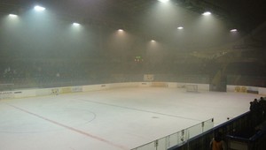 VIDEO: V Prešove prerušila hokejový zápas dymovnica