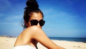 Dcéra Madonny vyrástla do krásy. Až na to neoholené podpazušie...