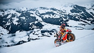 Trojnásobný majster sveta si trúfol na zjazdovku v Kitzbüheli