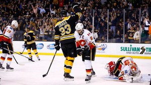 VIDEO. Chára ukázal pozíciu lídra! Uhasil plamene z Calgary