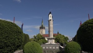 Aktivisti prekryli pamätník čiernym plátnom, upozornili na totalitné symboly