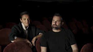 V lete do kín dorazia Vlny. TOTO je titulná pieseň k filmu