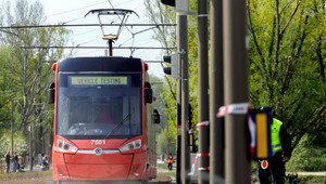 Električky do Petržalky ešte nejazdia. Spustenie prevádzky odložili