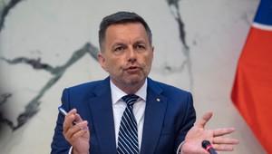 Šéfa NBS-ky opäť obvinili z podplácania. On to odmieta