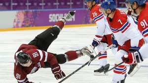 Česi zdolali Lotyšov, Helvéti potrápili Švédov