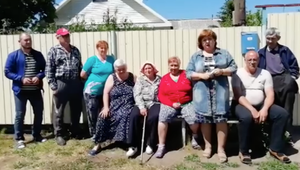 VIDEO: Obyvatelia sibírskej dedinky prosia Angelu Merkelovú: Vyasfaltujte nám cestu