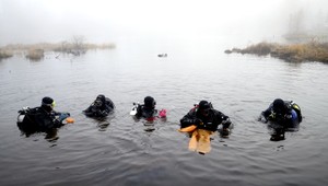 Potápači čistili tatranské plesá. Vyzbierali 45,5 kíl odpadkov